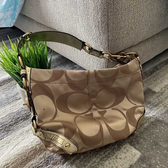 Accepting Offers! Gold COACH TOTE BAG - Picture 2 of 13